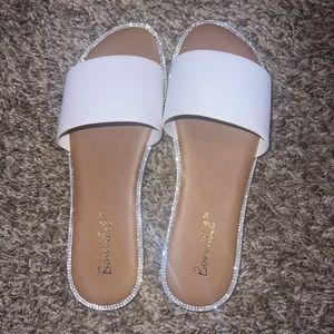 Gemstone Sandals in white - beige